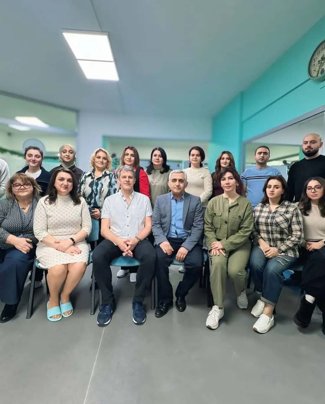 ELF Center komandası dəvətli beynəlxalq təlimçi ilə birlikdə, təlimdən sonra